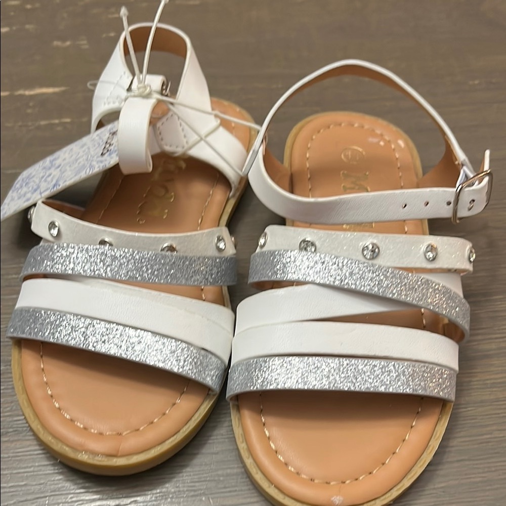 NWT! Mudd White and Silver Sandals with Multi-Strap Design. 11
